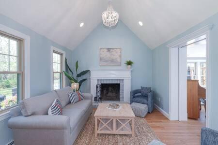 Posezení v ubytování Summer pool, game room arcade and room for 10!