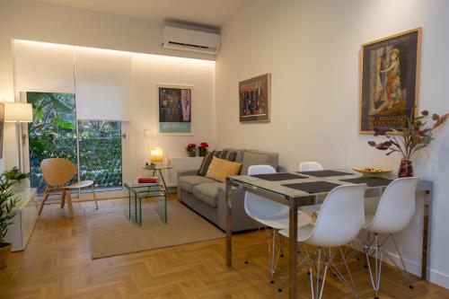 Comfort & Elegance in Kolonaki - 2BD Apt