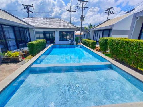 Bazén v ubytování Larnthong Villa Fisherman Bophut Kohsamui nebo v jeho okolí