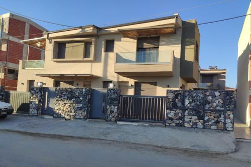 Φωτογραφία από το άλμπουμ του Magnolia Villa with Pool στη Νικήτη