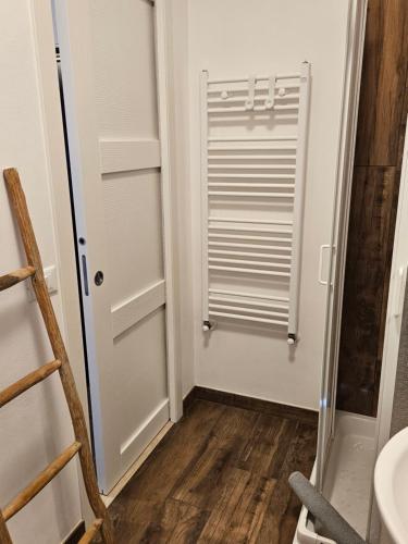 a bathroom with a white door and a sink at VILLA VILLACOLLE in Procchio
