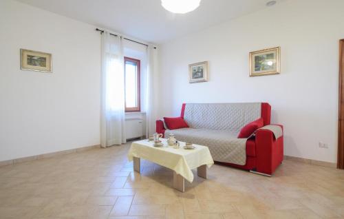 Posezení v ubytování 4 Bedroom Amazing Home In Marsiliana
