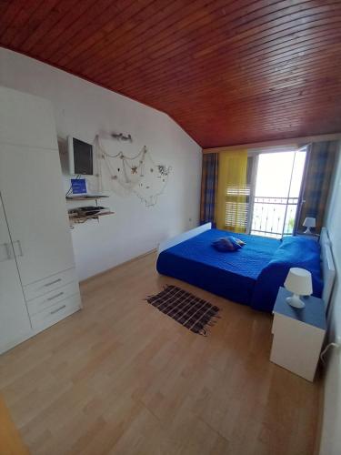 Giường trong phòng chung tại Apartman Turina 1