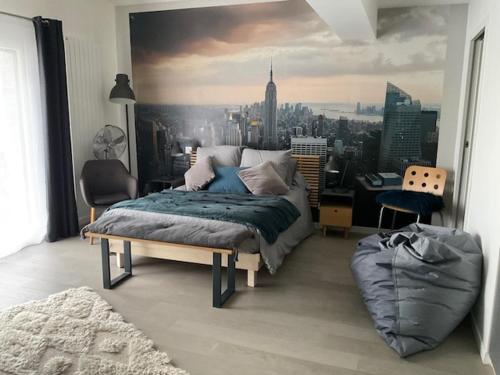 Photo de la galerie de l'établissement Chambre avec terrasse vue sur piscine, à Colombes