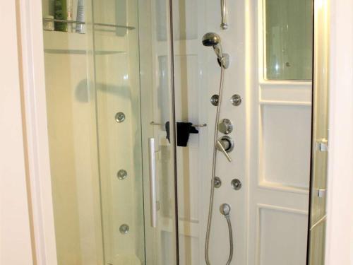 Kúpeľňa v ubytovaní Bel appartement 3 pièces avec terrasse et parking à Villeneuve-Loubet Plage - FR-1-252A-84