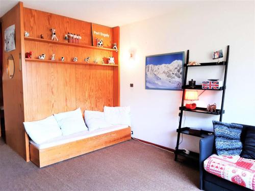 a living room with a white couch and shelves at Studio Cabine 6 Pers. Avec Ascenseur et Casier à Ski - Piau-Engaly - FR-1-457-313 in Aragnouet
