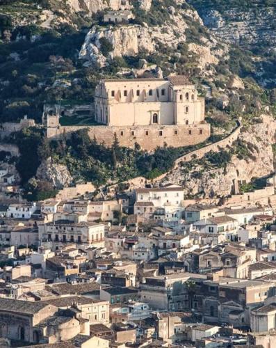 Γενική άποψη της πόλης Scicli ή θέα της πόλης από  αυτή η παραθεριστική κατοικία
