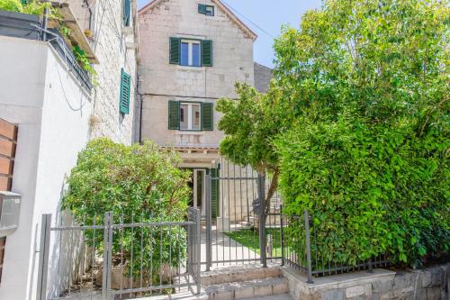 JeS Old Town Studio Apartment