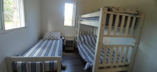 Giường trong phòng chung tại Casa La Paloma - Playa La Serena 5p.