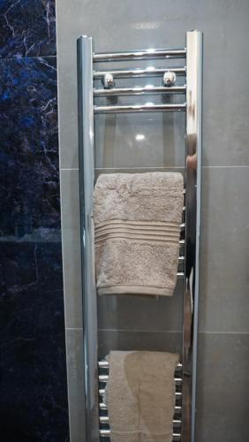 Luxury London house sleeps 13, 2 minutes to metro photo 19