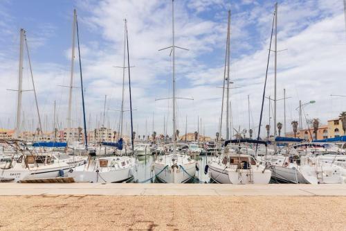 Photo de la galerie de l'établissement T2 Vue sur le port en zone piétonne, Parking privé, à Port-Leucate