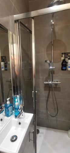 Luxury London house sleeps 13, 2 minutes to metro photo 24