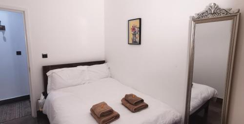Luxury London house sleeps 13, 2 minutes to metro photo 26