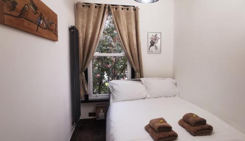 Luxury London house sleeps 13, 2 minutes to metro photo 9