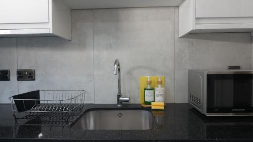 Luxury London house sleeps 13, 2 minutes to metro photo 38