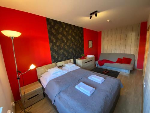 Postel nebo postele na pokoji v ubytování Apartamenty EDK