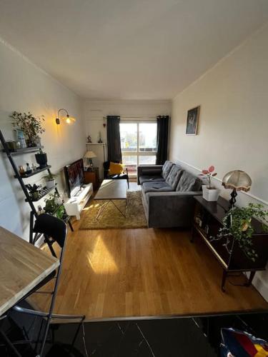 a living room with a couch and a table at Appartement t2 in Vénissieux