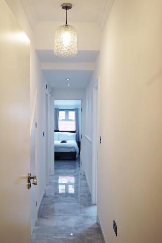 Luxury London house sleeps 13, 2 minutes to metro photo 16
