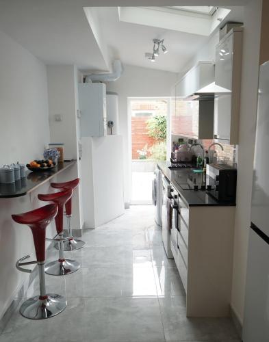 Luxury London house sleeps 13, 2 minutes to metro photo 43