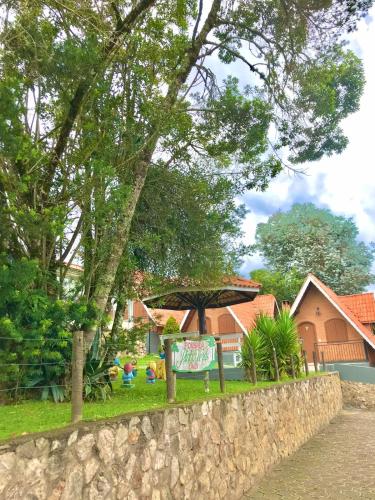 Taman di luar Pousada Pinho Verde