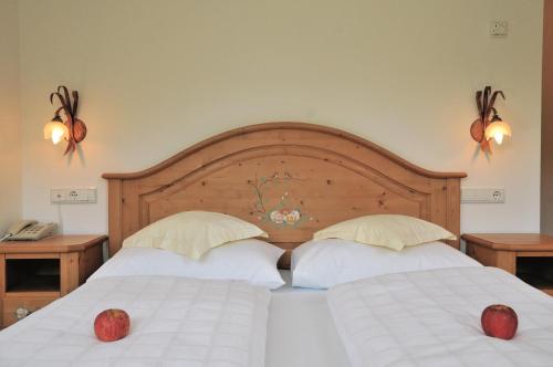 Кровать или кровати в номере Turmhotel Gschwendt