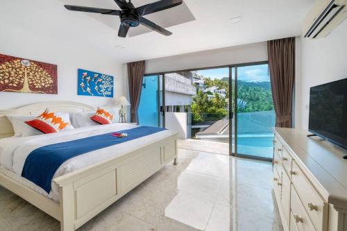 TV a/nebo společenská místnost v ubytování Villa Jai Samui Top Seaview -Airport pick up Included