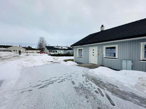 a house with a lot of snow in front of it at Nydelig perle ved Tyrifjorden 