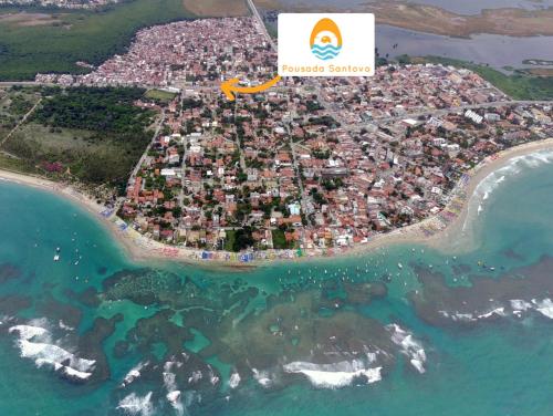 un mapa de una pequeña isla en el océano en Pousada Santovo, en Porto de Galinhas