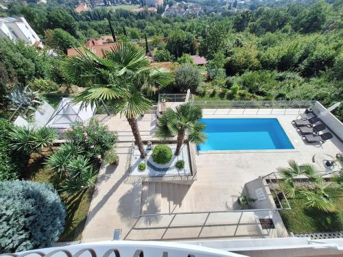 Bazén v ubytovaní Villa Suzy-Apartments Suzana alebo v jeho blízkosti