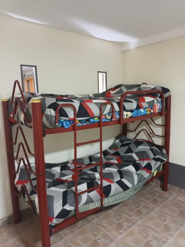 Двухъярусная кровать или двухъярусные кровати в номере la pipi