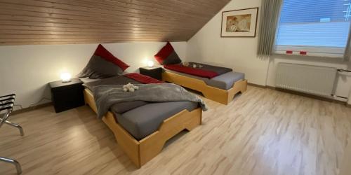 Säng eller sängar i ett rum på Wiesenblick