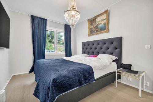 Ένα ή περισσότερα κρεβάτια σε δωμάτιο στο Økern/Premium 3-roms + Garasje