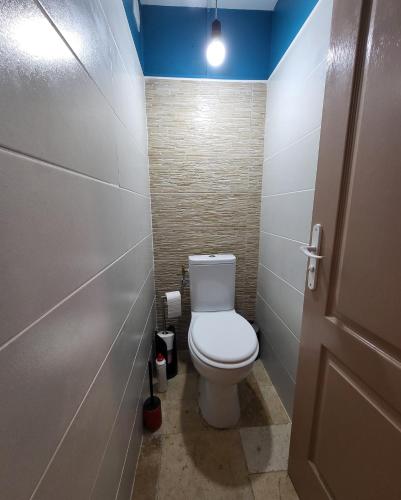 a bathroom with a white toilet in a room at Résidence Belle Anse Trois-ilets in Les Trois-Îlets