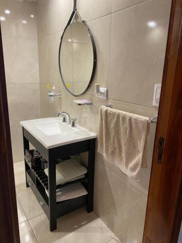 een badkamer met een wastafel en een spiegel bij Santa Cruz 5761 in Mar del Plata