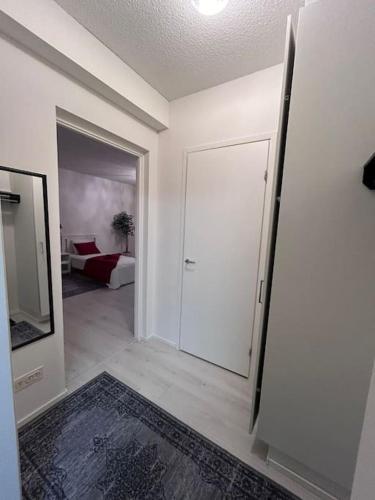 a white room with a door and a mirror at BlueSolarPearl R - Vaihtoehto majoittumiselle in Nokia