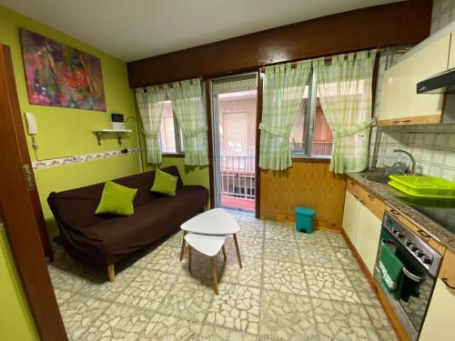 a living room with a couch and a kitchen at CASA DA REGUEIRA in Redondela