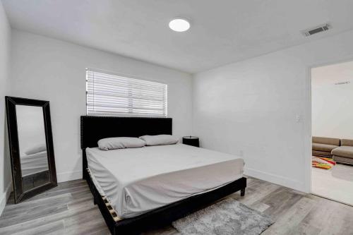Katil atau katil-katil dalam bilik di 4 bedroom 3 bath villa