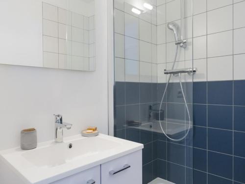a bathroom with a shower with a sink and a shower at Appartement Les Arcs 1800, 2 pièces, 5 personnes - FR-1-346-345 in Arc 1800
