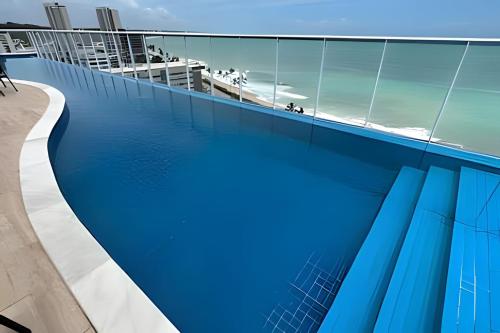 a swimming pool on the side of a building at Studios Premium RN in Maceió