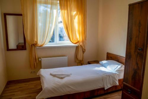 Ένα ή περισσότερα κρεβάτια σε δωμάτιο στο Guest house Kiev forest