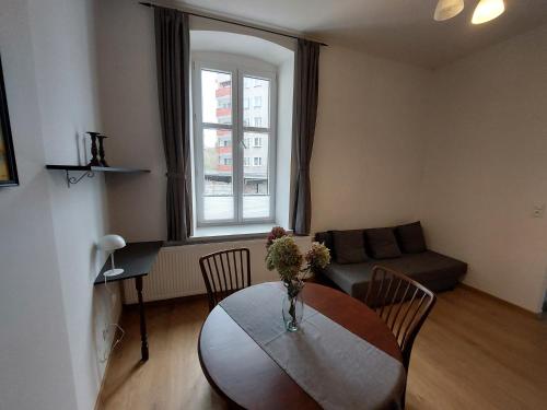 a living room with a table and a couch at Apartament Kamienna Gora in Kamienna Góra