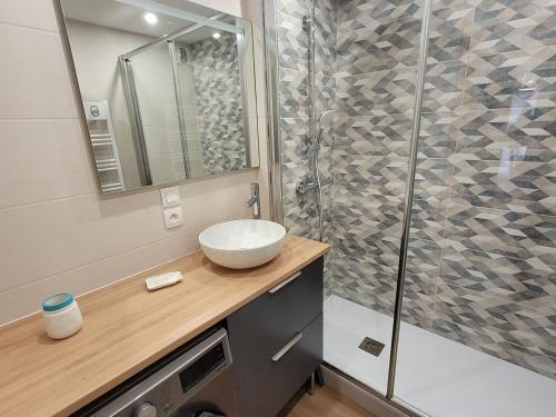 Appartement lumineux rénové pour 4 pers. proche centre avec parking et wifi inclus