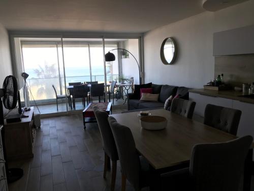 a living room with a table and a dining room at Appartement face à la mer - 6 à 8 personnes - Canet en Roussillon in Canet-en-Roussillon