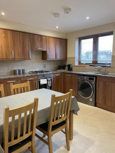 Dapur atau dapur kecil di Waterside View Apartment