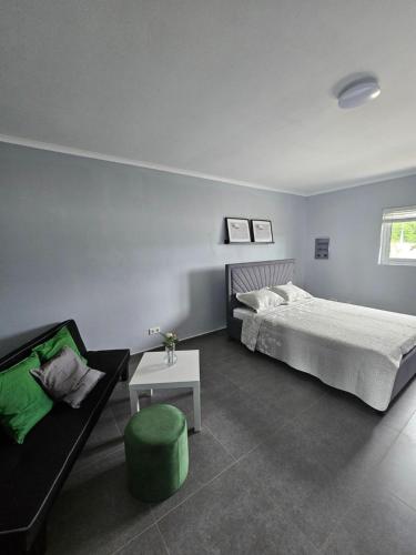 Katil atau katil-katil dalam bilik di Seaview Resort Boca Sami