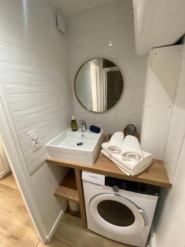 Kúpeľňa v ubytovaní Ty Guenhaël petite maisonnette avec extérieur intra-muros proche port de Vannes