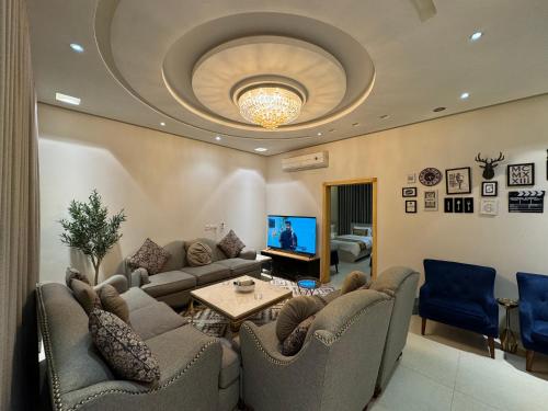 a large living room with couches and a television at شقة ارضية مدخل خاص ٤ غرف نوم النرجس ١ in Riyadh