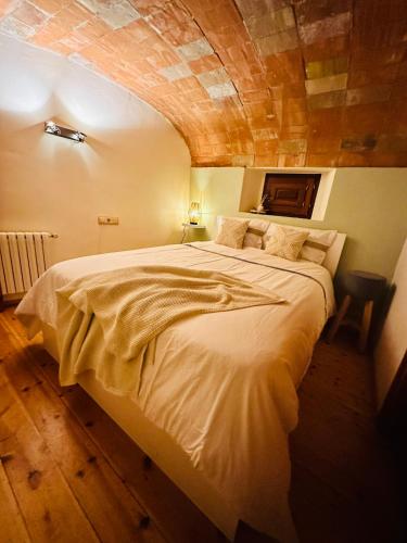 a bedroom with a large bed with a wooden ceiling at B&B La Vista Brava in Platja  d'Aro