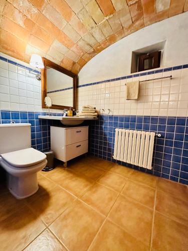 a bathroom with a toilet and a sink at B&B La Vista Brava in Platja  d'Aro