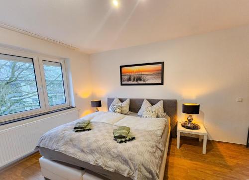a bedroom with a large bed and a window at EcoCube 142 - Balkon, 3Zimmer, Schlafsofa, Waschmaschine, Backofen, 6Pers in Meppen